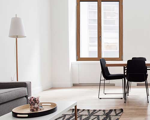 design spazi interni con finestra in legno