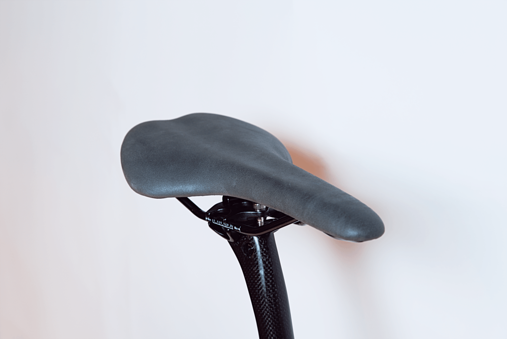 gravelbike, SAME LEATHER AS HANDLEBAR