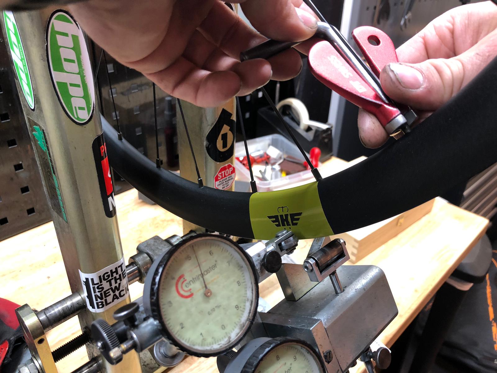 klaassen multipurpose gravelbike-plus handgespaakte wielset