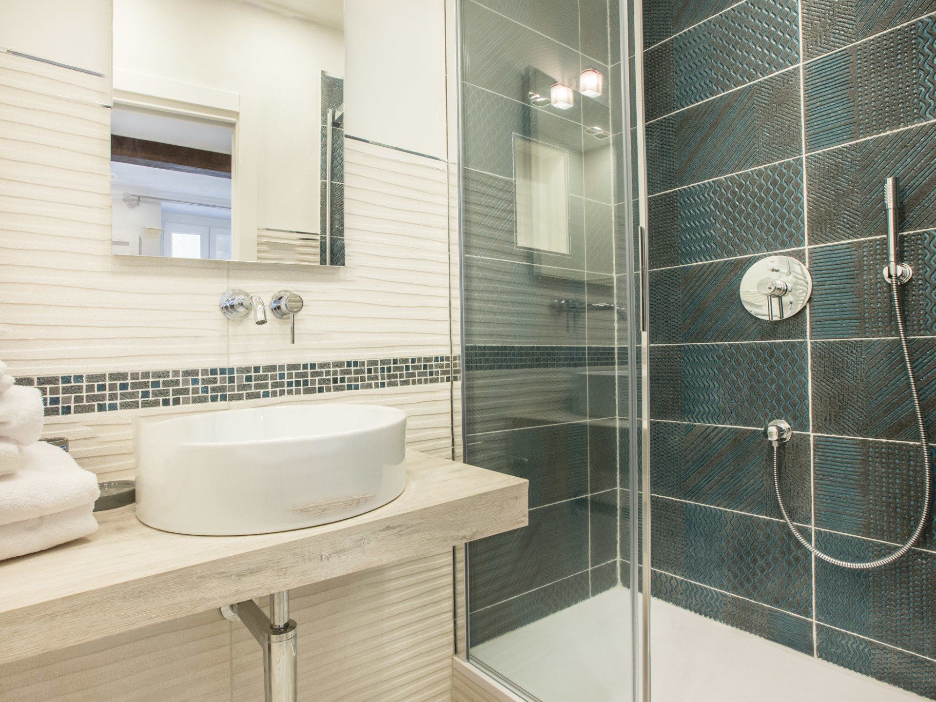 Tragagia bathroom