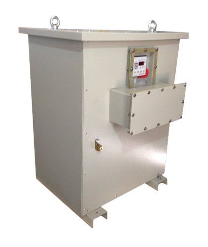 Autotransformador trifásico ou monofásico de baixa tensão com grau de proteção IP 65 com gabinete de proteção para área externa Autotransformador trifásico ou monofásico de baixa tensão com grau de proteção IP 65 com gabinete de proteção para área externa