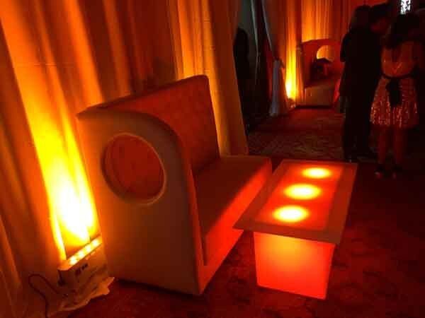 chair with circle
