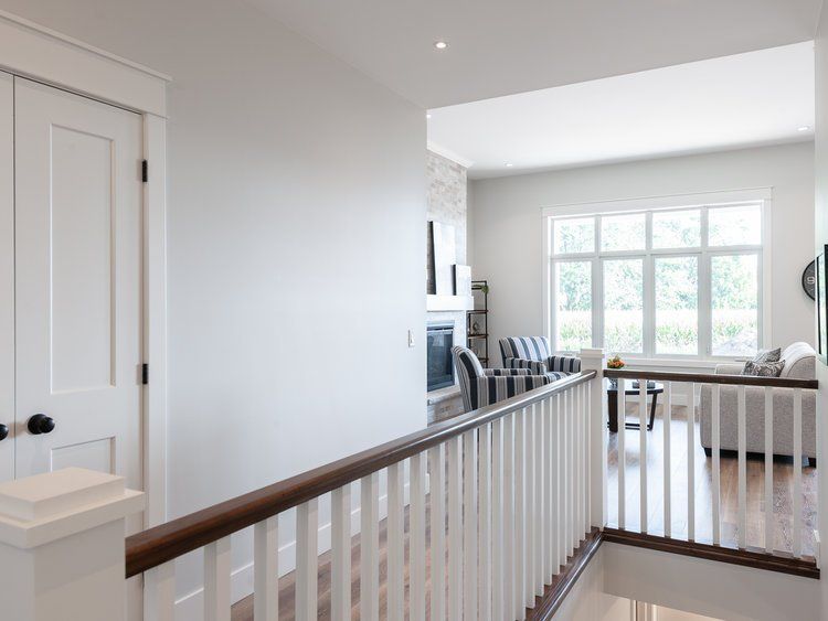 Rail - Wood Spindles