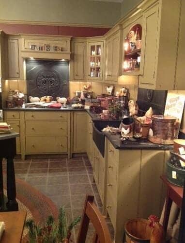 kitchen back splash - Roger S Wright Furniture LTD, Blooming Glen, PA.