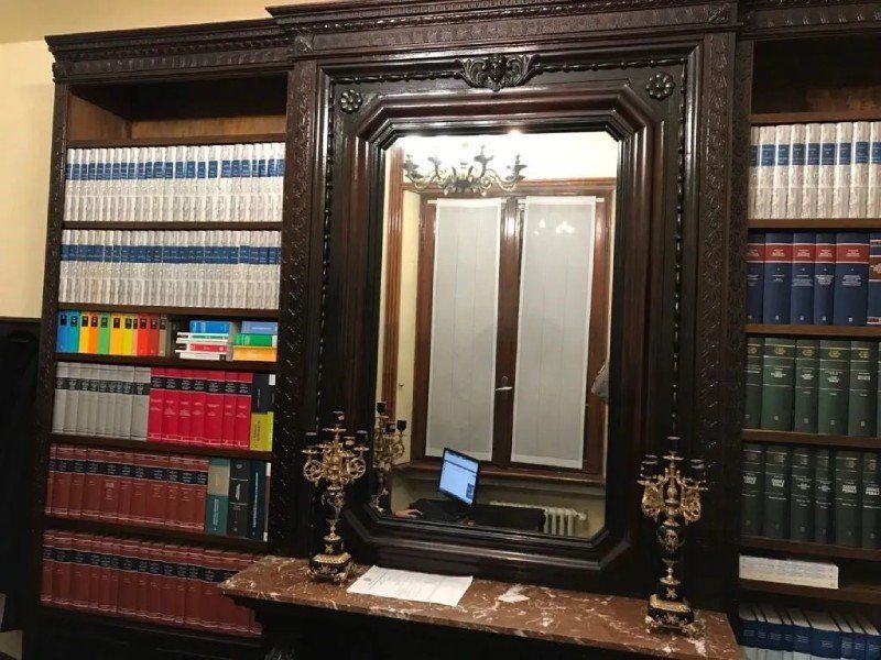 Sala con porta studio legale a Milano