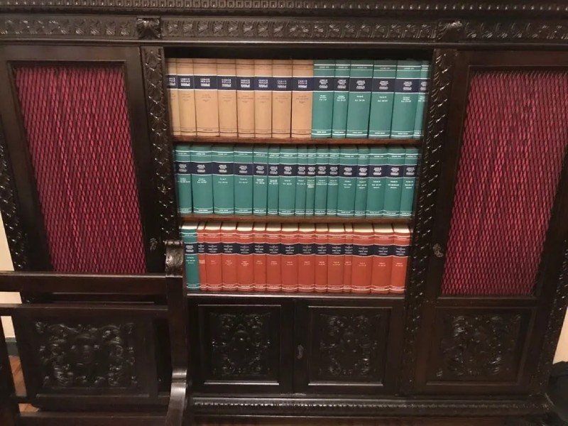 Libri studio legale a Milano