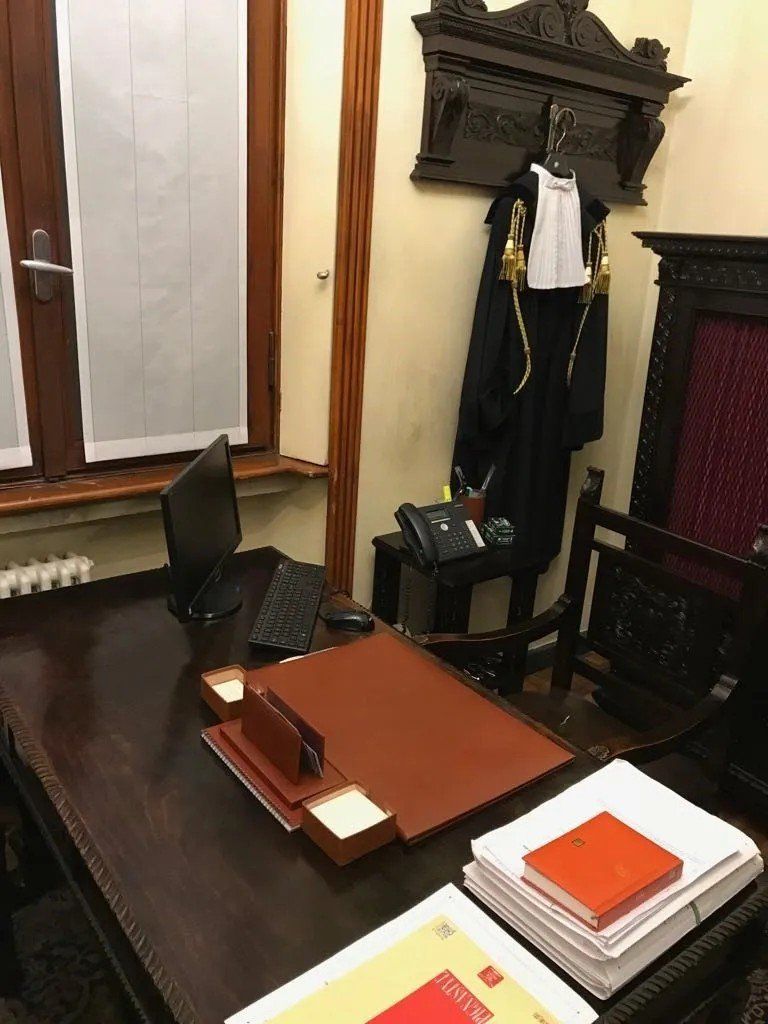 Scrivania studio legale a Milano