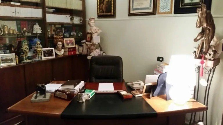 Studio Valguarnera con consulente legale