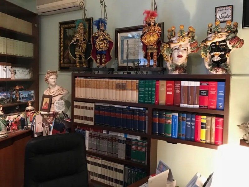Libri avvocato studio legale Valguarnera