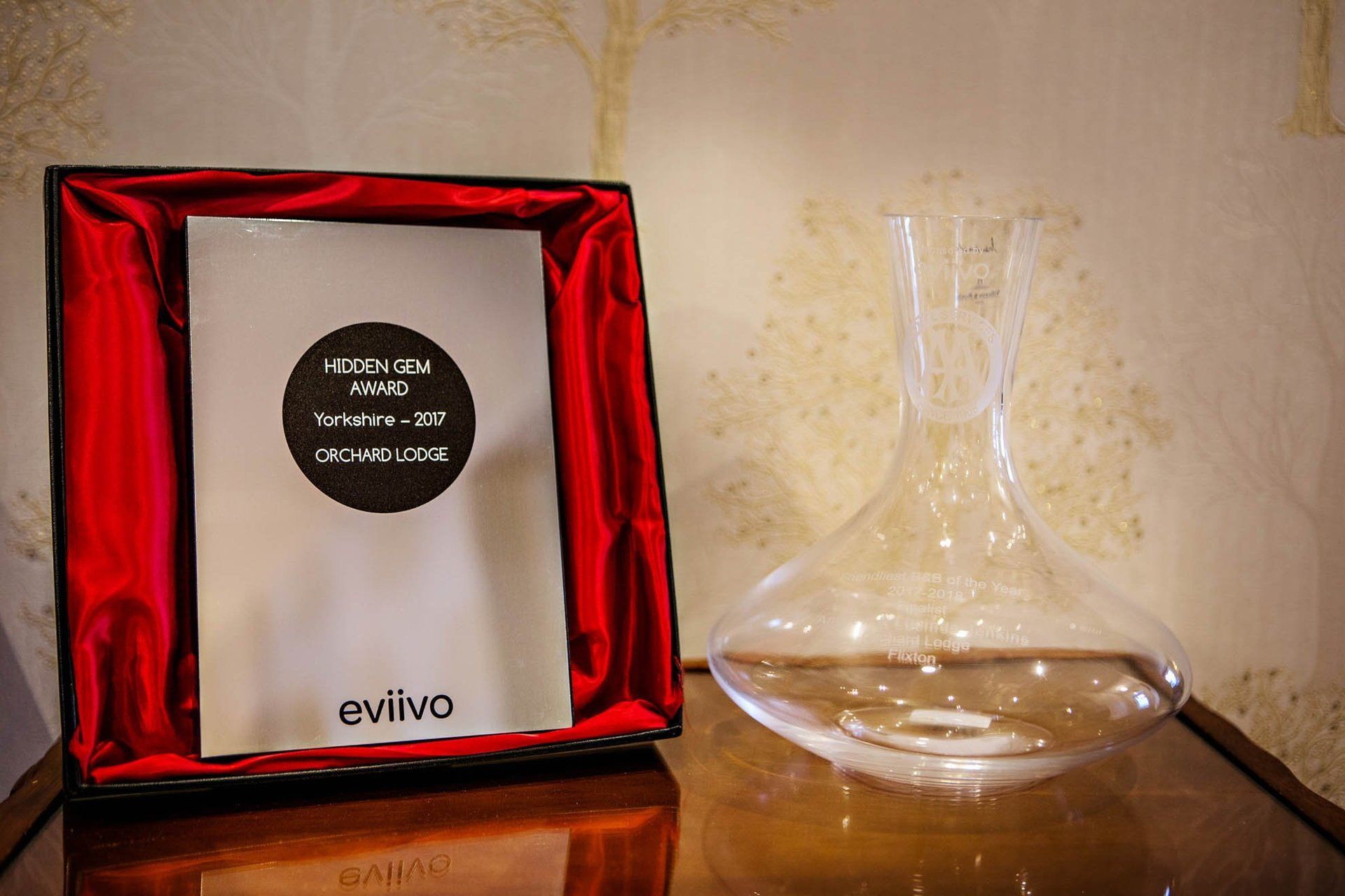 A picture frame with the word evilvo on it