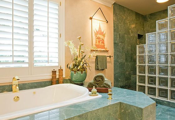 beautiful bathroom serviced by expert plumbers in Columbia, MO