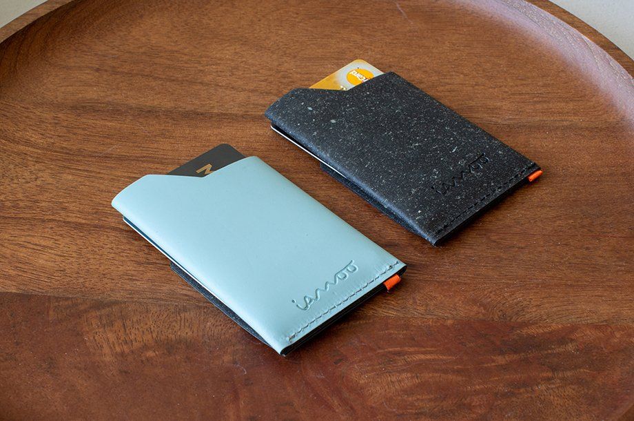 BUSINESS CARD HOLDER IN RECYCLED LEATHER