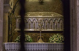 Tabernacles — Altar with Flowers in Metairie, LA