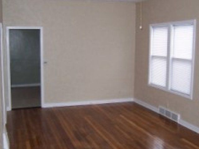 Living area in 3418 Jackson St | DiBar Enterprises