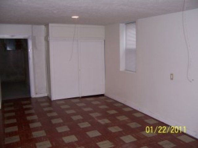 Living area in 3418 Jackson St | DiBar Enterprises