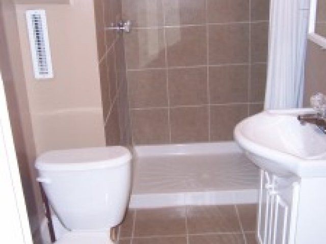 Bathroom of 818 S 33rd St | DiBar Enterprises