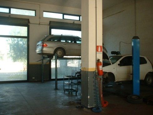 interno di autofficina