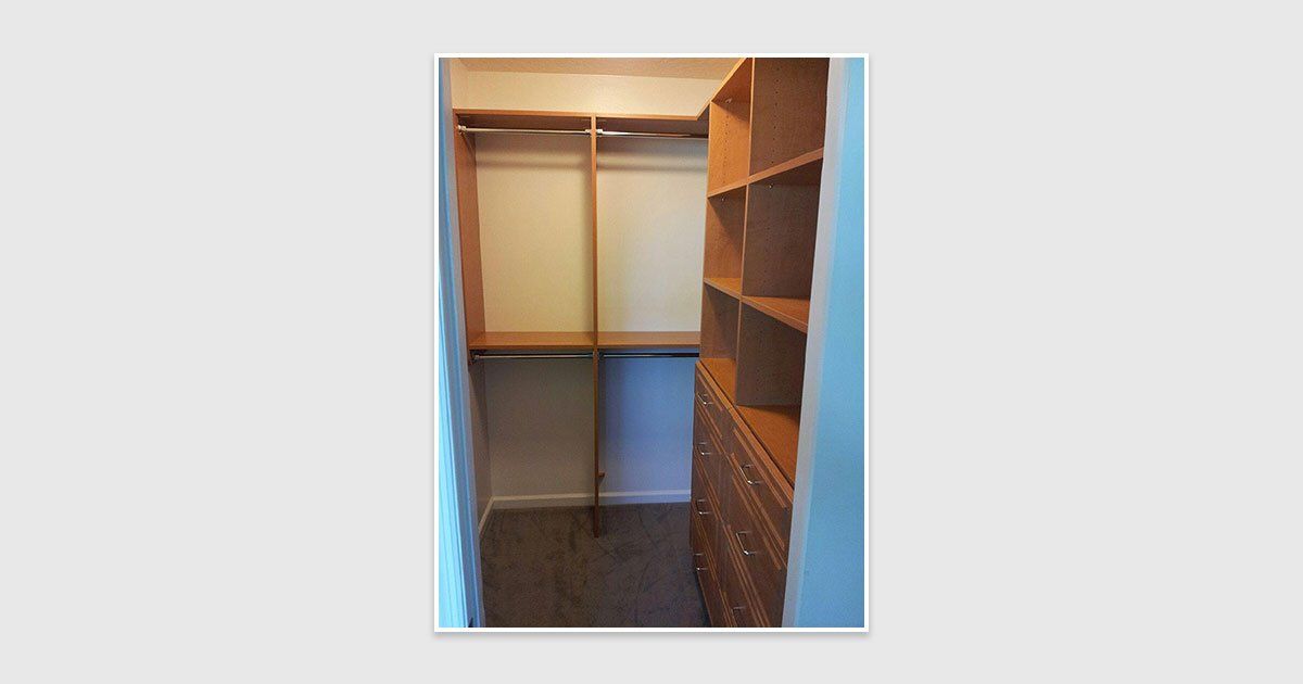 Custom Walk In Closet System