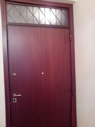 portoncino blindato di una casa