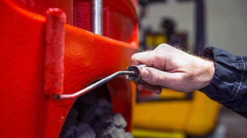 Forklift painting maintenance in Pearl City, HI