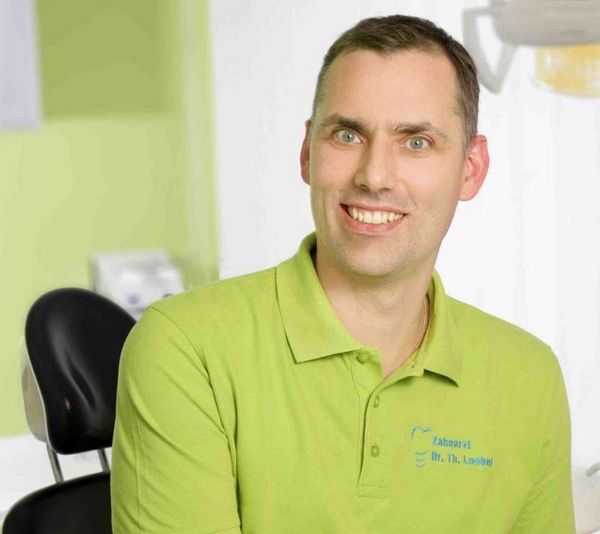Zahnarzt Dr. Thomas Loebel, Schwerin: Ästhetische Zahnheilkunde mit Bleaching, Veneers und mehr