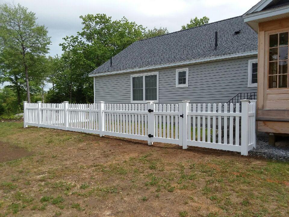 Spaced Picket Vinyl Fence Company in Conway & Ossipee, NH; Windham & Farmington, ME