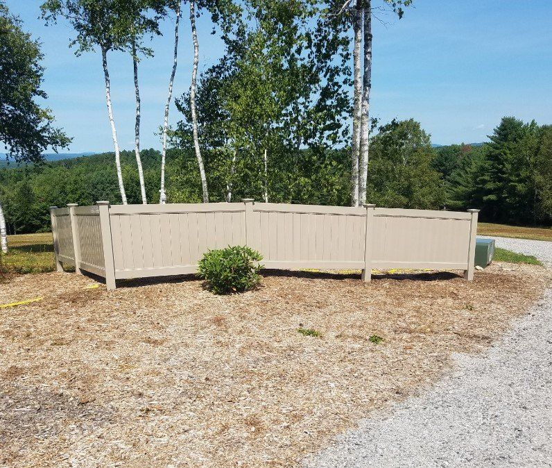 Privacy Vinyl Fence Company in Conway & Ossipee, NH; Windham & Farmington, ME