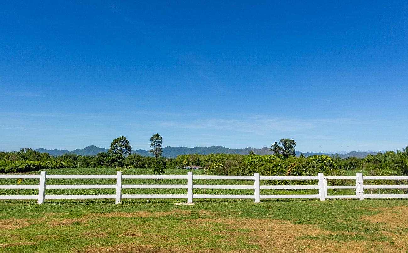 Rail Vinyl Fence Company in Norway, Oxford, Auburn, Portland & Lewiston, ME