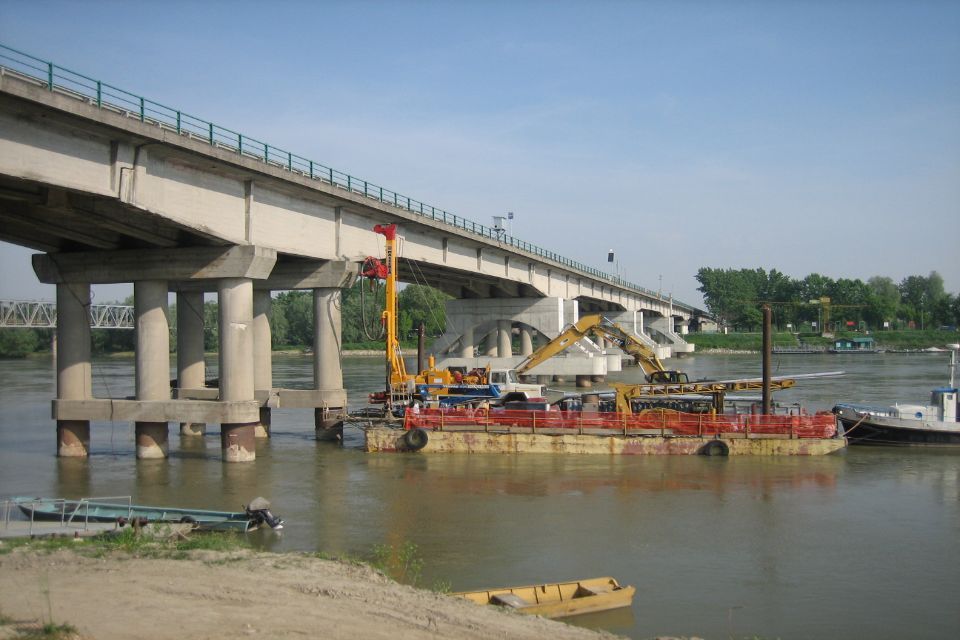 Bohrungen auf dem Fluss