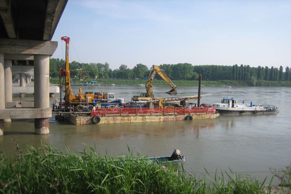 Bohrungen auf dem Fluss