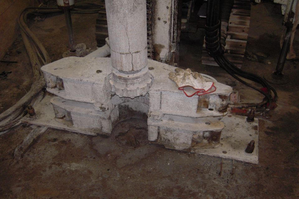 Dettaglio macchina per perforazione ad aria compressa