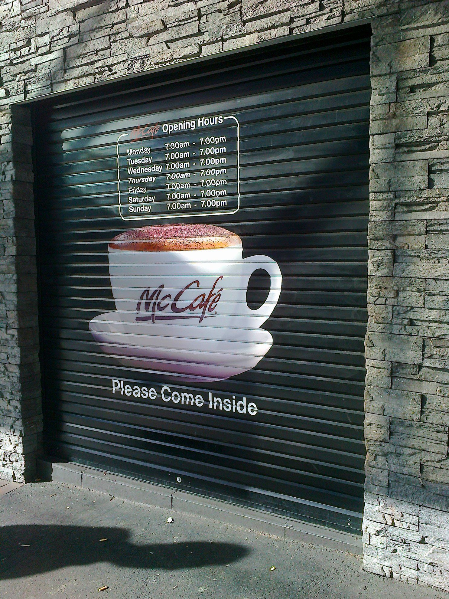 High pefromance digitally printed vinyls applied to exterior roller door