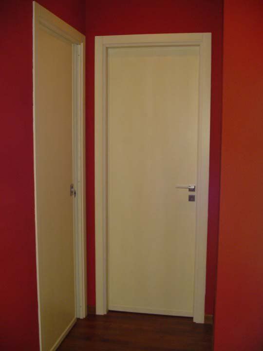 Due porte bianche