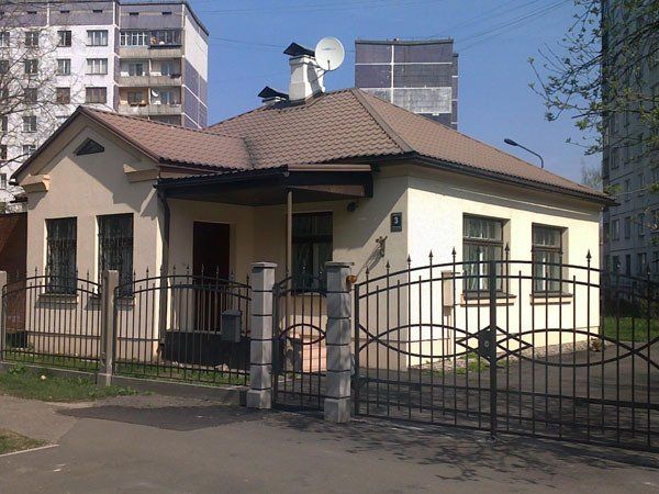 Renovēta dzīvojamā māja no ielas puses