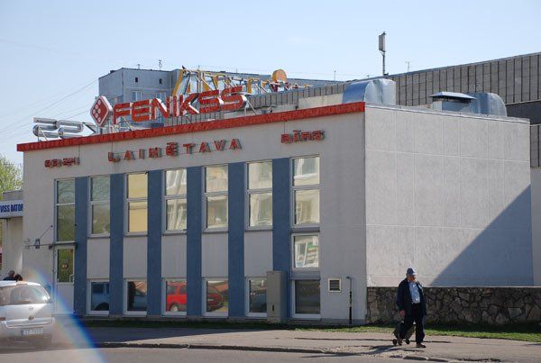 Cilvēks pie spēļu zāles