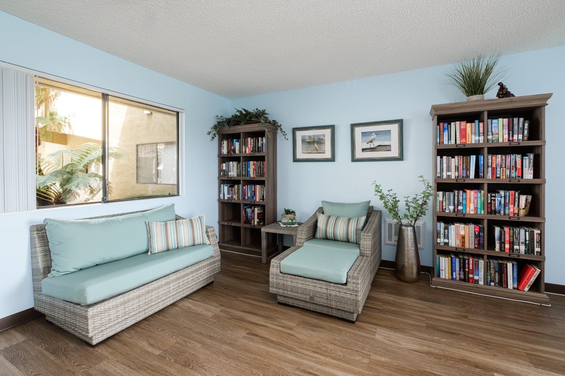A living room filled with furniture and bookshelves