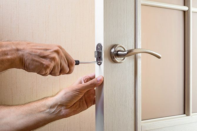 fixing door lock