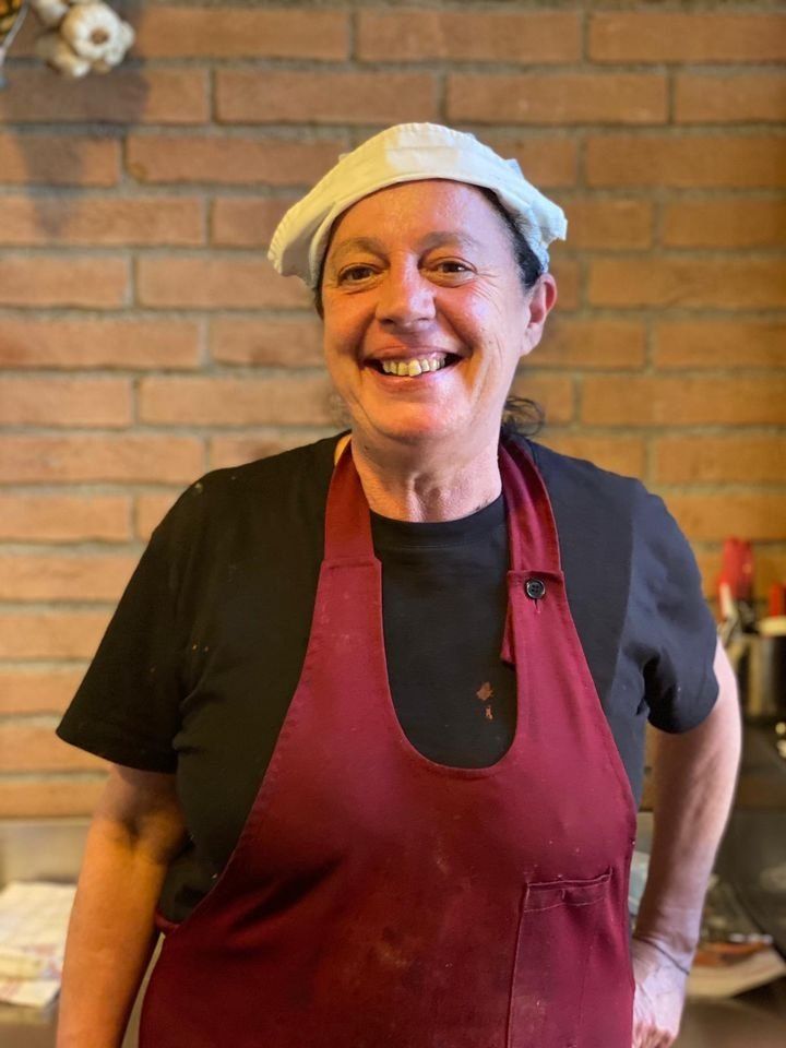 cuoca del ristorante tipico toscano