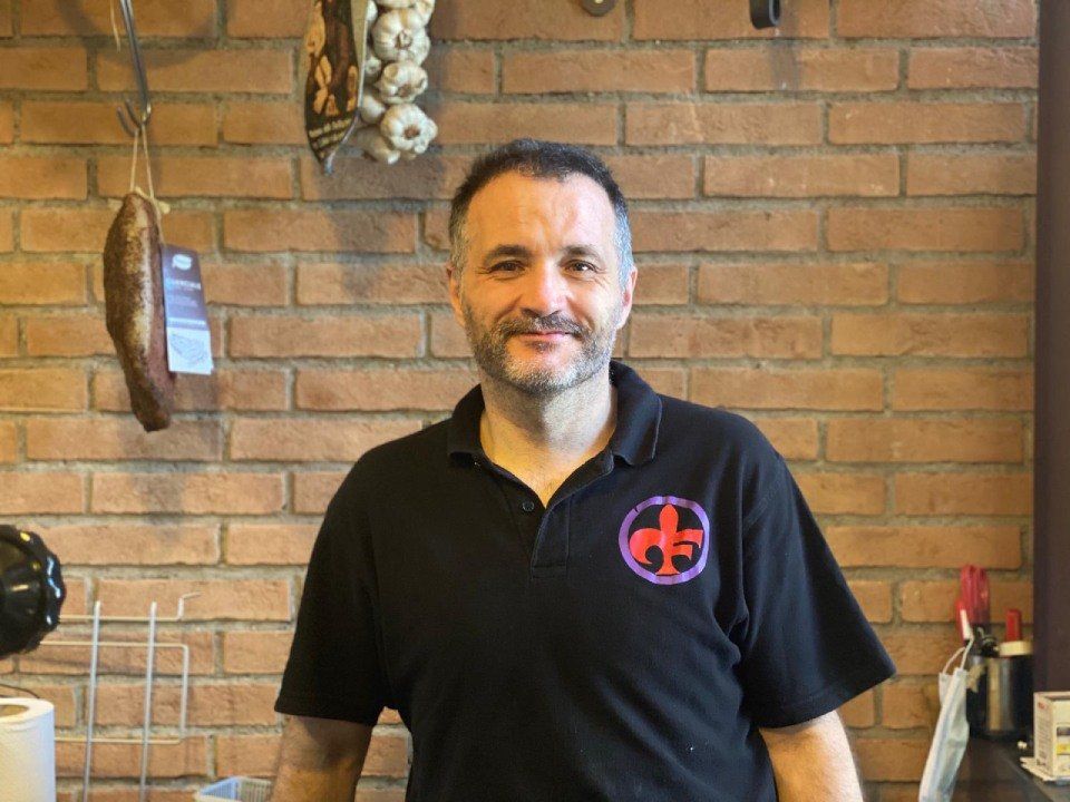 membro dello staff del ristorante tipico toscano