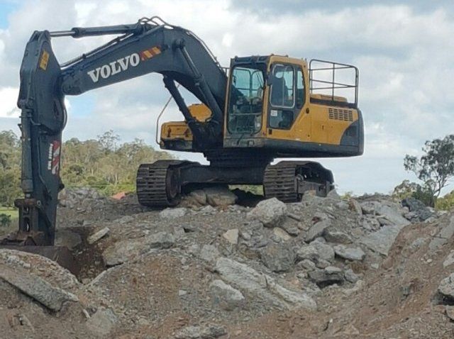 Volvo Earthmoving equipment for truck
