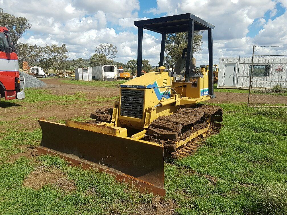 Used mitsubishi earthmoving truck