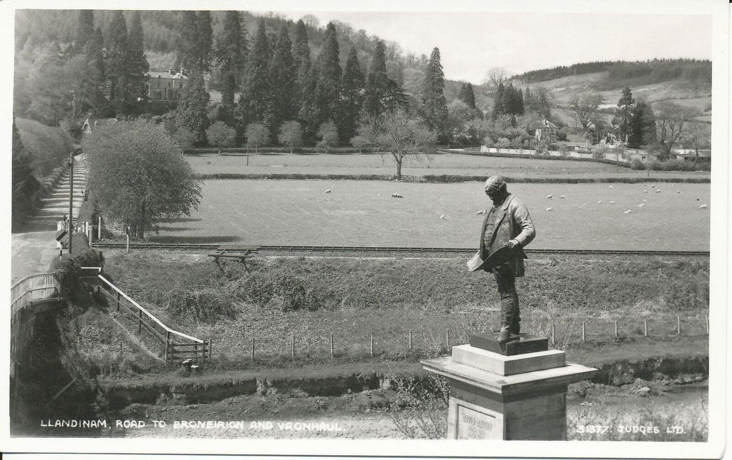David Davies Statue at Llandinam