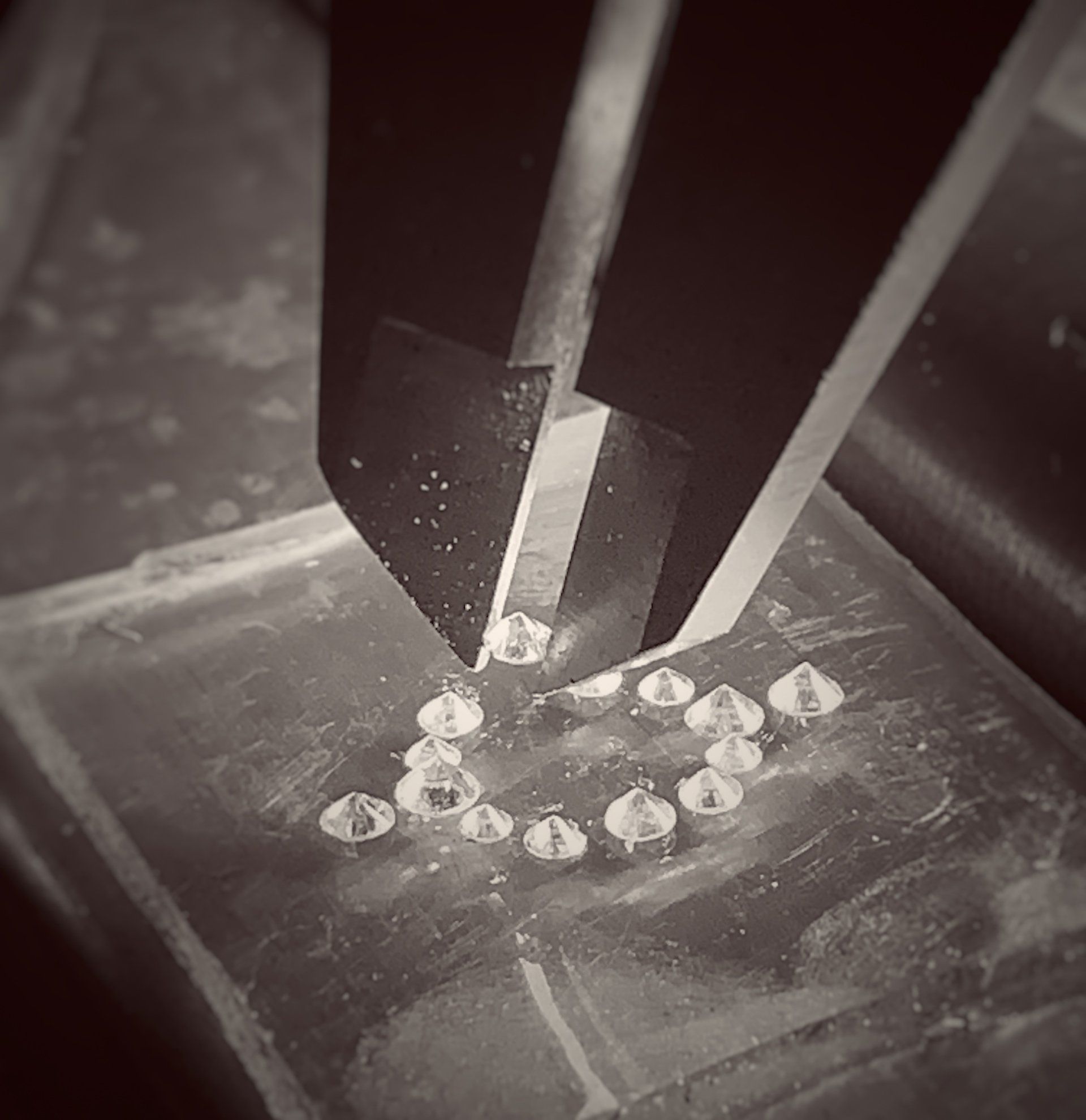 A black and white photo of a diamond cutting machine