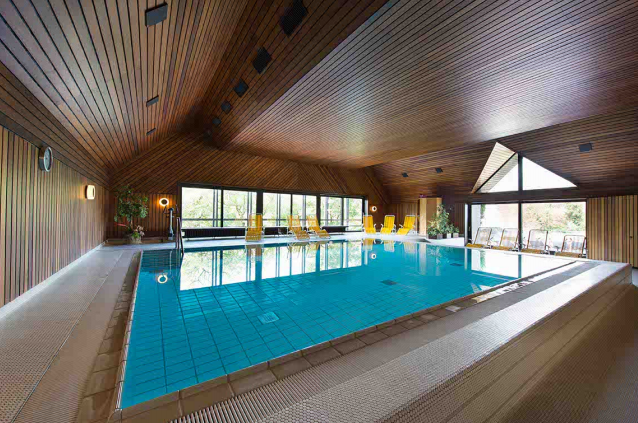 Schwimmhalle
