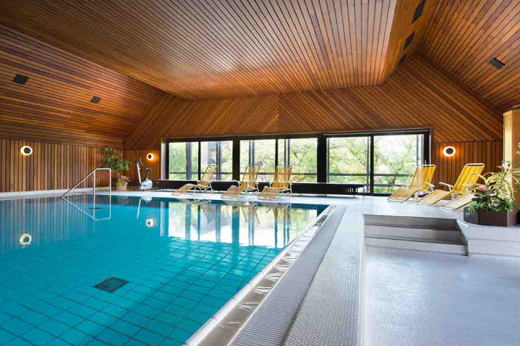 Schwimmhalle
