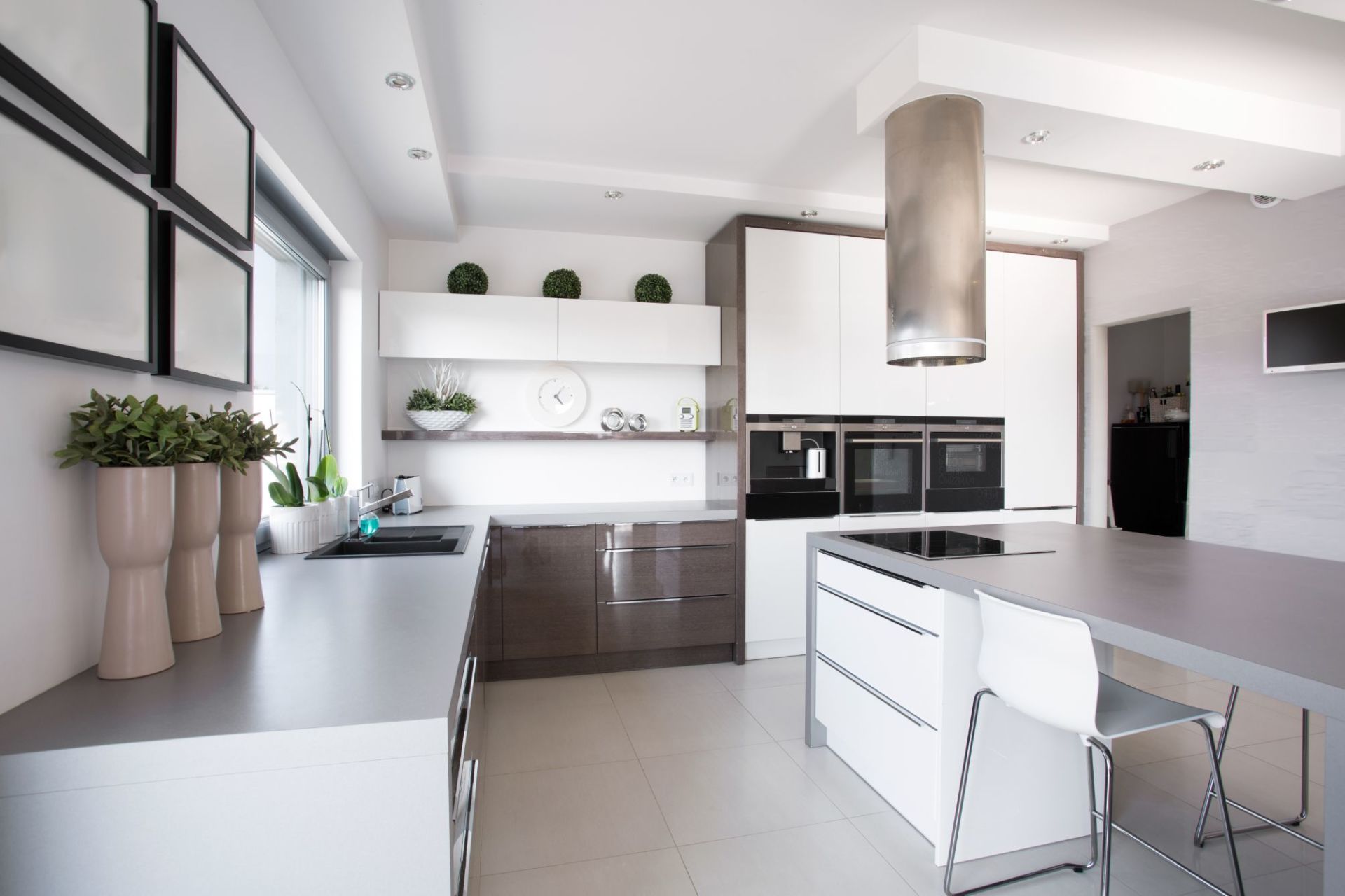 Cucina con arredi in quarzo