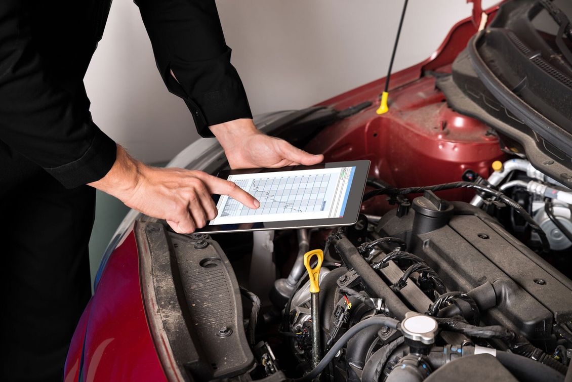 diagnosi computerizzata del motore di un'auto