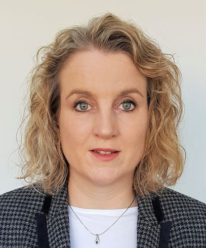 portrait picture of Kerry Hallett