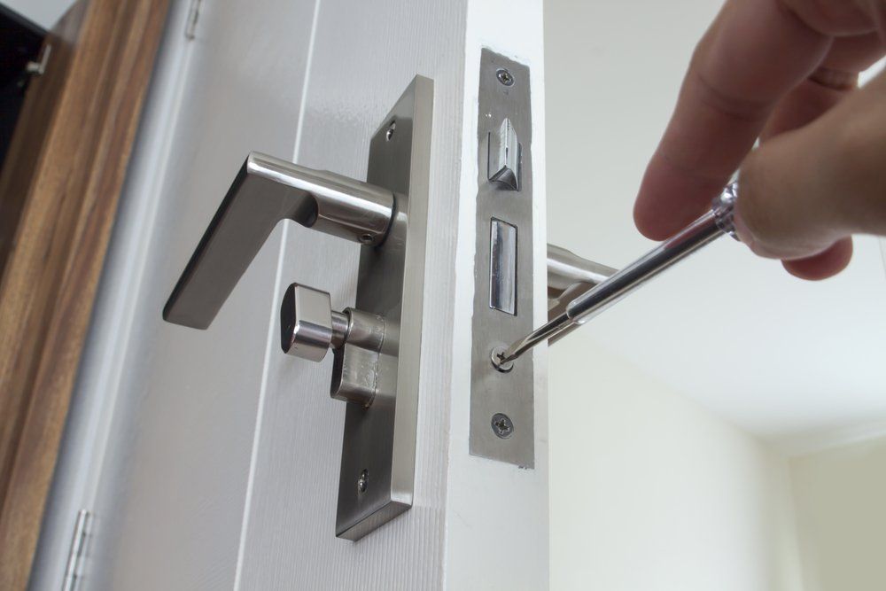 riparazione serratura porta
