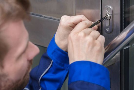 apertura porta con grimaldello